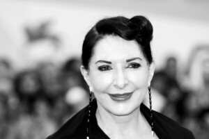 Una delle pi&ugrave; grandi artiste del mondo, Marina Abramović, interpreta il carattere Ornellaia 2023