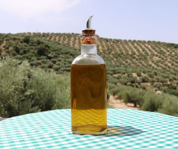 Olio italiano: produzione -31,8%, quota globale al 6,3%, export +40,7%, ma margini in crisi