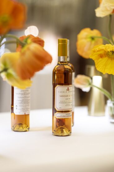 Sangue d’Oro, il Passito di Pantelleria di Carole Bouquet e Pasqua Vini