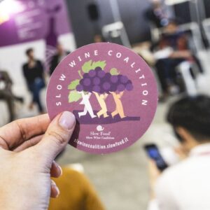 Grazie al vino &ldquo;giusto&rdquo;, la cura del territorio crea biodiversit&agrave;, inclusione e comunit&agrave; nel mondo