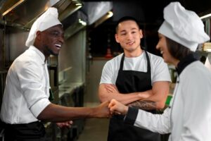 Boom di assunzioni nella ristorazione: oltre 168.000 nel primo trimestre 2026, in testa i camerieri