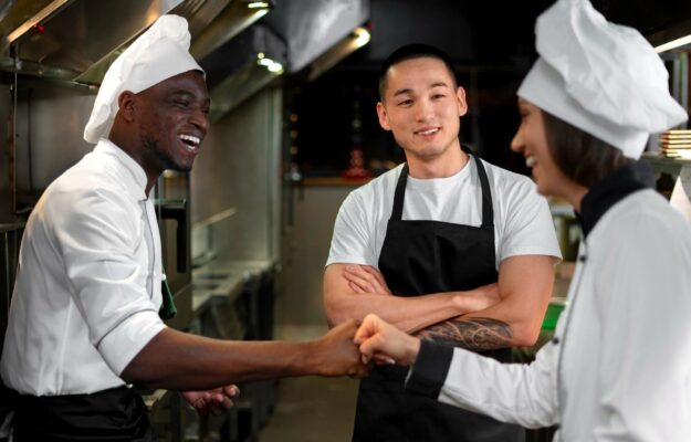 assunzioni, BARISTI, CAMERIERI, CUOCHI, FIPE CONFCOMMERCIO, OCCUPAZIONE, RISTORAZIONE, TURISMO, Non Solo Vino