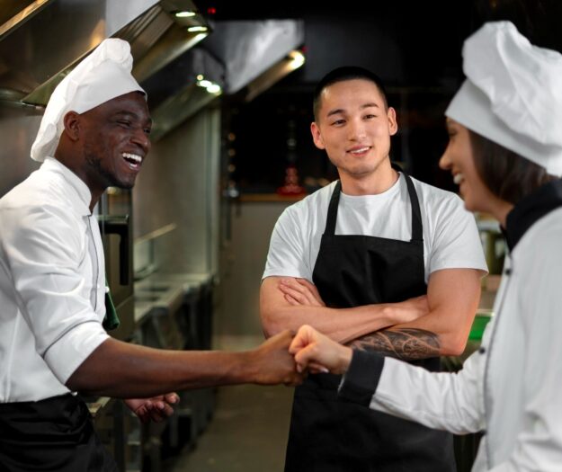 Boom di assunzioni nella ristorazione: oltre 168.000 nel primo trimestre 2026, in testa i camerieri
