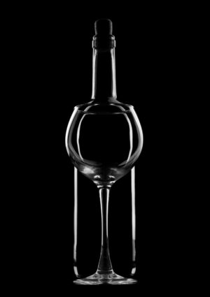 Vino e Prosecco contraffatti con diciture ingannevoli: sequestrate 67.000 bottiglie in Inghilterra