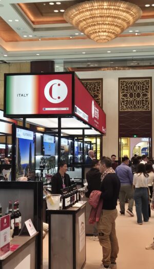Il Chianti si racconta in Cina, dove finiscono 5 bottiglie su 100 del rosso toscano all&rsquo;export