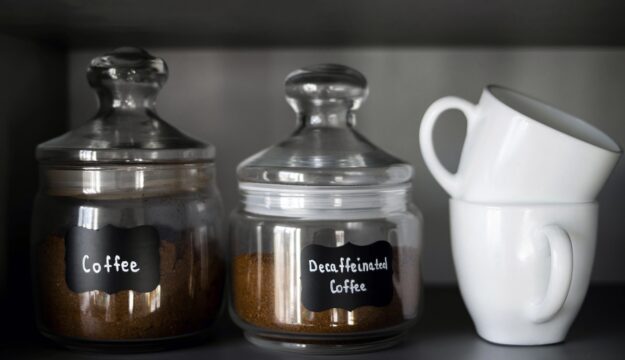 L&rsquo;espresso &egrave; sempre pi&ugrave; &ldquo;deca&rdquo;: 8 italiani su 10 lo alternano alla tazzina tradizionale