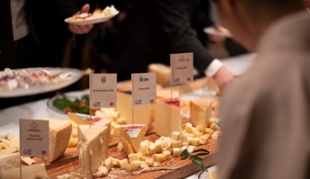 La presenza dei formaggi Dop e Igp nei men&ugrave; dei ristoranti italiani cresce del +20%