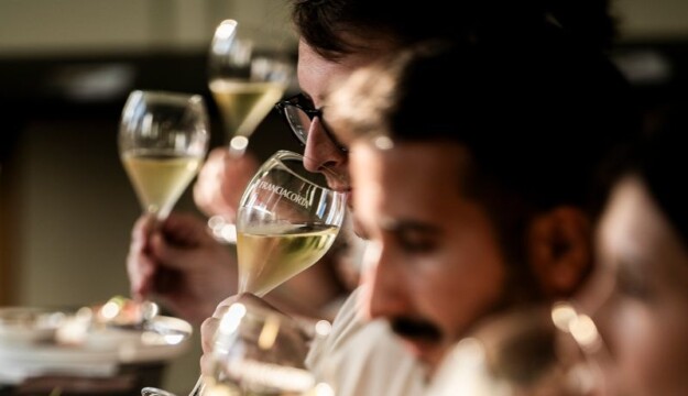 Clima, difesa del vigneto, sostenibilit&agrave; e microvinificazione: cos&igrave; il Franciacorta guarda al futuro