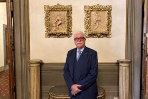 &ldquo;Bevendo vino, con moderazione e una volta maturi, si pu&ograve; pensare di vivere 100 anni&rdquo;