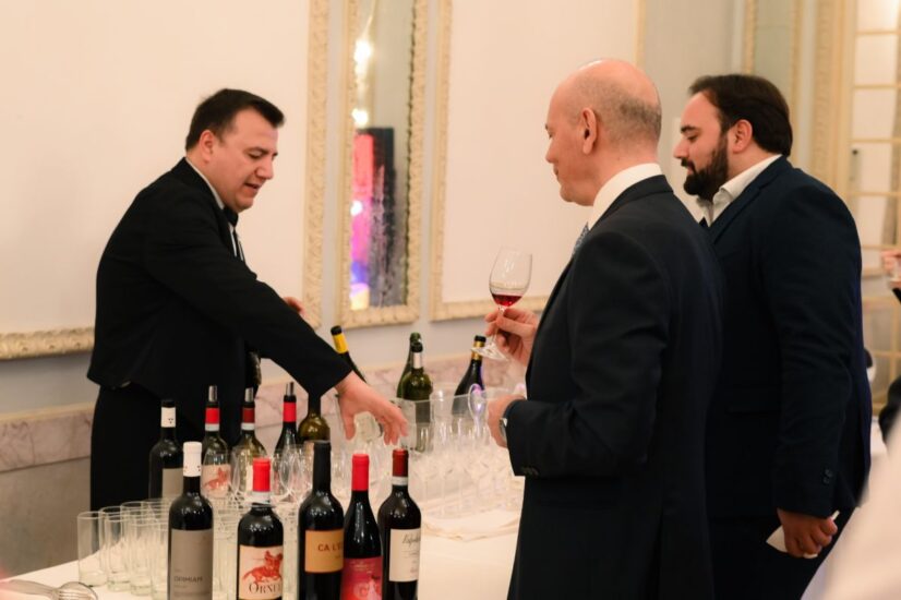 L’asta charity di grandi vini per “Operation Smile” (ph: Facebook/Fondazione Operation Smile Italia Ets)