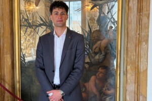 &ldquo;Il mondo, e soprattutto i giovani, sono cambiati, ma il vino &egrave; rimasto in quello precedente&rdquo;