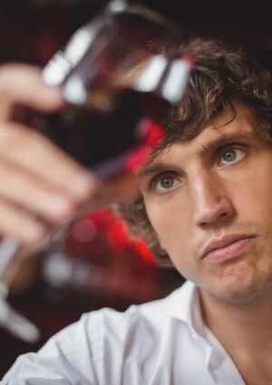 I vini dealcolati crescono tra i &ldquo;salutisti&rdquo;. Ma per togliere l&rsquo;alcol sono ultra-processati?