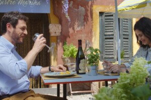 Il vino italiano torna protagonista al cinema con il film &ldquo;Non &egrave; la fine del mondo&rdquo;