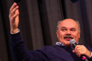 &ldquo;Forse il vino lo vendiamo troppo caro? E poi &egrave; considerato roba da vecchi. Ma mai arrendersi&rdquo;