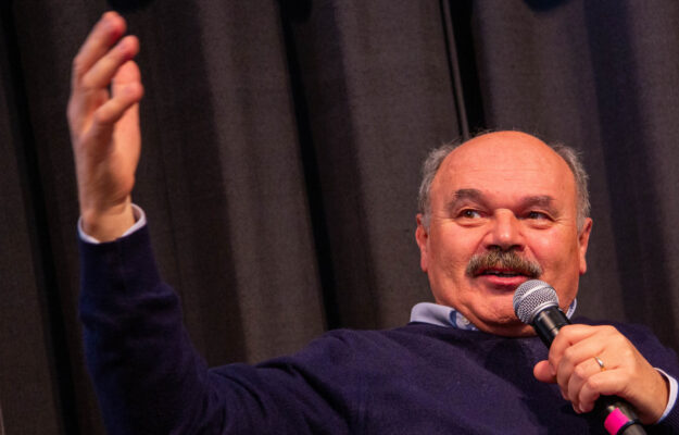 &ldquo;Forse il vino lo vendiamo troppo caro? E poi &egrave; considerato roba da vecchi. Ma mai arrendersi&rdquo;