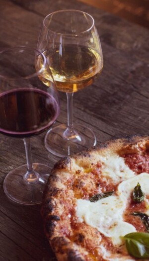 Dalla mela di Biancaneve alla pizza della Regina Margherita, il cibo &egrave; storia e magia