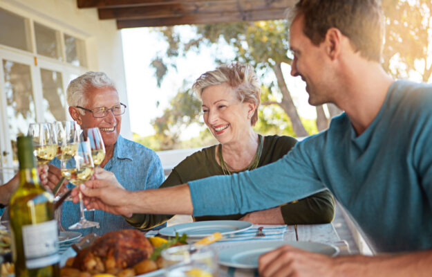 BENESSERE, COMPAGNIA, FELICITA', ITALIA, MANGIARE, TAVOLA, UNIVERSITÀ DI OXFORD, WORLD HAPPINESS REPORT, Non Solo Vino