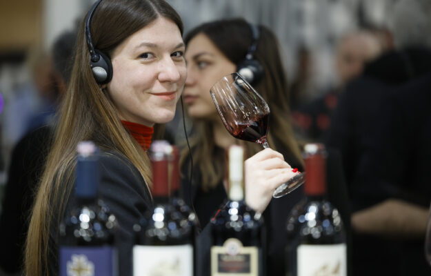 Tra un 2025 complicato ma in cui il vino italiano non &egrave; crollato, e la visione sul 2026