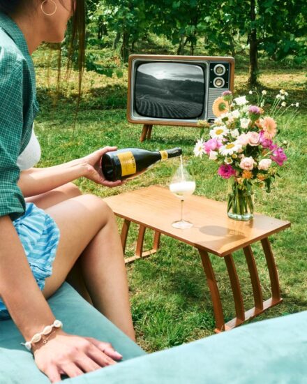 Il Prosecco, un vino sì, ma anche un fenomeno culturale inclusivo (credit: Facebook/Valdo Spumanti)