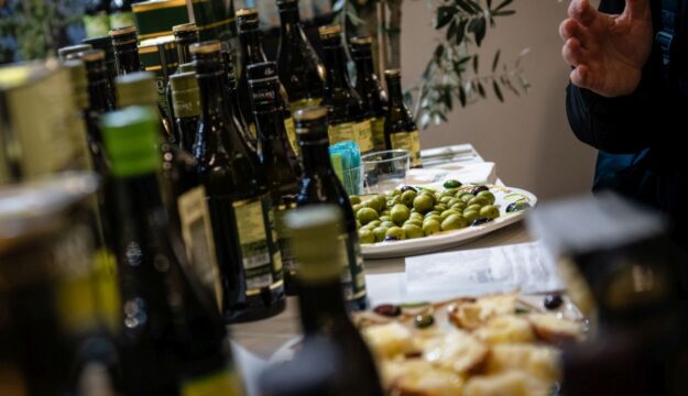 Olio italiano, segnali di ripresa: nell&rsquo;ultimo trimestre (aprile-giugno) volumi a +6% nella Gdo