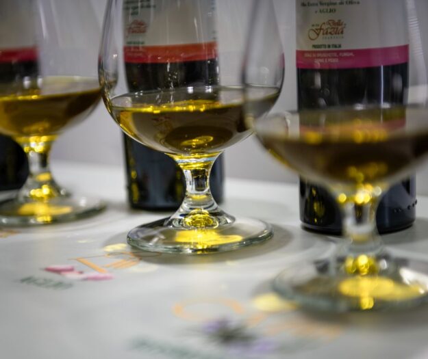 Olio Evo, la qualit&agrave; vince sul prezzo: 4 italiani su 10 lo comprano direttamente dal produttore