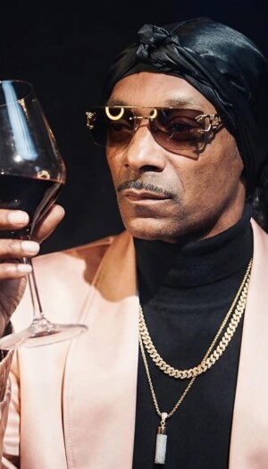 Il nuovo vino limited edition firmato dal rapper Snoop Dogg &egrave; dedicato al compianto Tupac Shakur