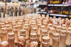 Vino in gdo, nel 2025 flettono volumi e valori. Bene gli spumanti, Prosecco mattatore assoluto