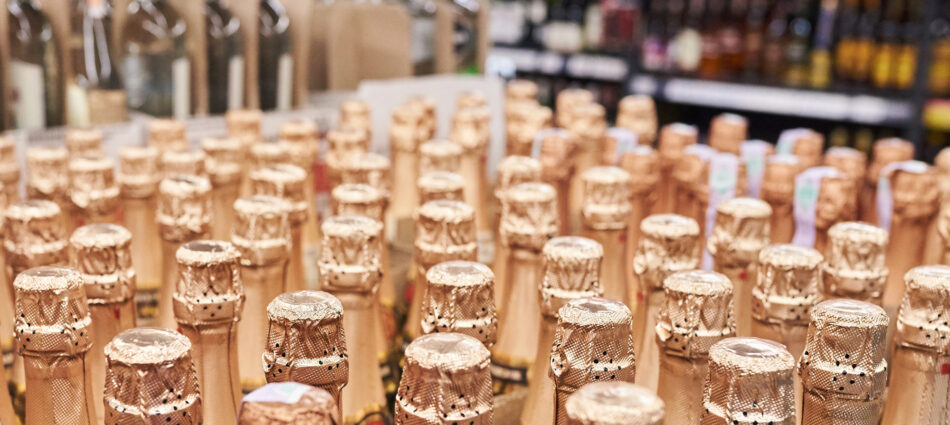 Vino in gdo, nel 2025 flettono volumi e valori. Bene gli spumanti, Prosecco mattatore assoluto