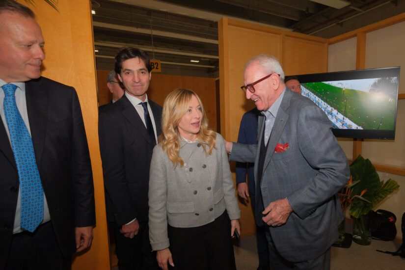 La Premier Meloni, a Vinitaly 2026, da Terra Moretti (credit: Veronafiere/Ennevi)
