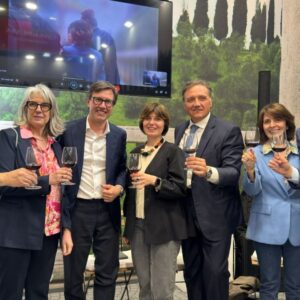 La Toscana del vino fa sistema, guardando al futuro, dall&rsquo;Europa al mondo