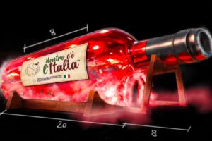 Vinitaly 2026, la grande bottiglia di vino del Ministero dell&rsquo;Agricoltura: &ldquo;dentro c&rsquo;&egrave; l&rsquo;Italia&rdquo;