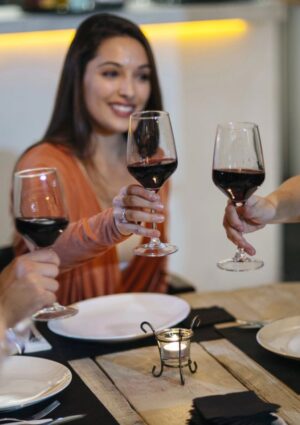 Consumo globale di vino nel 2025 a -2,7%: crollo dell&rsquo;Italia (-9,4%), cresce il Brasile (+41,9%)