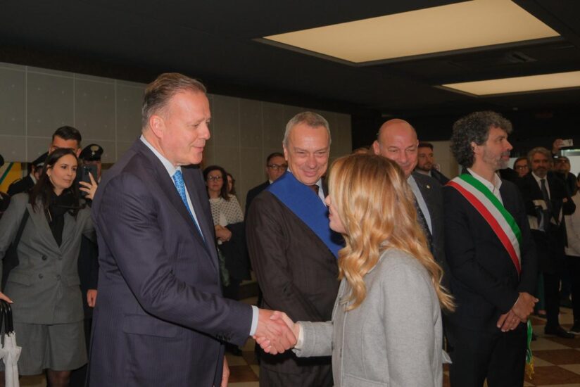 Dalla Premier Meloni, in visita ufficiale a Vinitaly 2026, massimo sostegno al comparto