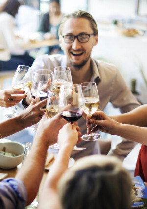 Vino, 2026 ancora complesso, ma giovani e fascia premium fanno ben sperare