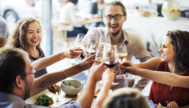 Vino, 2026 ancora complesso, ma giovani e fascia premium fanno ben sperare