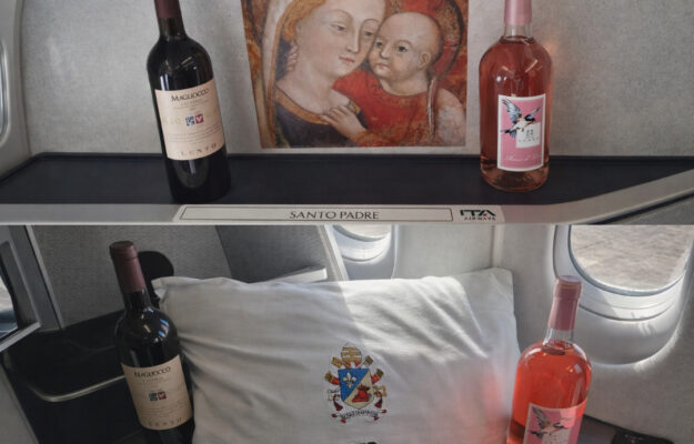 CALABRIA, CANTINE LENTO, MENÙ DI BORDO, PAPA LEONE XIV, VIAGGIO APOSTOLICO, VINO CALABRESE, VOLO PAPALE, Italia