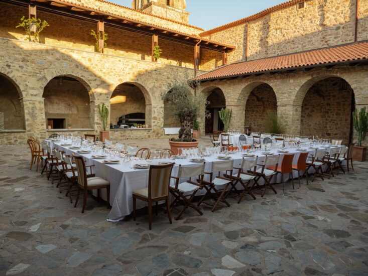 “The Wine Table”, tavolate conviviali con vini da tutta Italia in un Convento Francescano nel Parco Nazionale del Cilento
