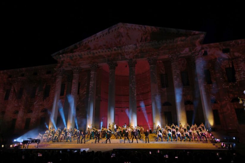Lo spettacolo immersivo “Dentro c’è l’Italia” in Piazza Bra a Verona (ph: Veronafiere/Ennevi)