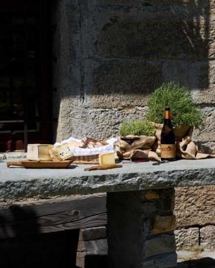 “Borgo diVino in tour”, la rassegna enogastronomica nei “Borghi più Belli d’Italia” fa tappa a Bard (credit: Facebook/Les Crêtes) 