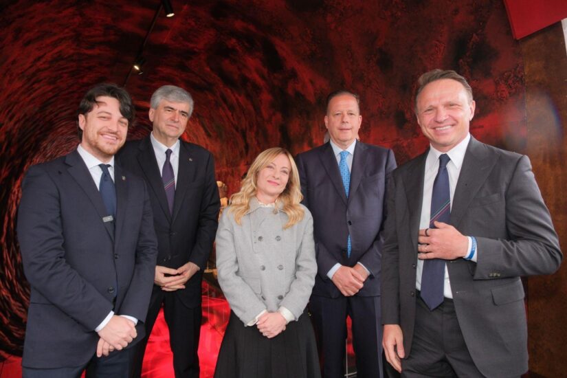 Dalla Premier Meloni, in visita ufficiale a Vinitaly 2026, massimo sostegno al comparto