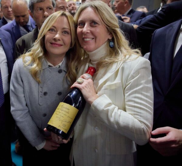 La Premier Meloni, a Vinitaly 2026, da Zenato (credit: WineNews)