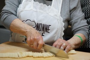 Un &ldquo;ponte tra generazioni&rdquo; e un &ldquo;patrimonio da tutelare e tramandare&rdquo;: ecco le &ldquo;Nonne in Cucina&rdquo;