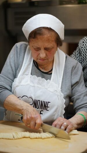 Un &ldquo;ponte tra generazioni&rdquo; e un &ldquo;patrimonio da tutelare e tramandare&rdquo;: ecco le &ldquo;Nonne in Cucina&rdquo;