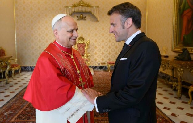 An Italian wine for Macron: the Pope gifts the French President a bottle of Amarone Aneri
