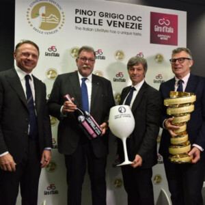 La &ldquo;Corsa Rosa&rdquo; brinda con la &ldquo;perla bianca&rdquo;: il Pinot Grigio Delle Venezie vino del &ldquo;Giro d&rsquo;Italia&rdquo;