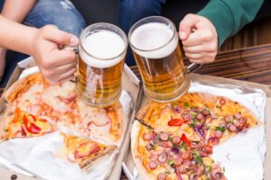 Pizza & bibita, il connubio pi&ugrave; amato dalle famiglie &egrave; sempre pi&ugrave; caro in Italia (+4,4% sul 2025)