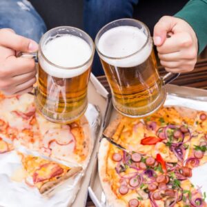 Pizza & bibita, il connubio pi&ugrave; amato dalle famiglie &egrave; sempre pi&ugrave; caro in Italia (+4,4% sul 2025)