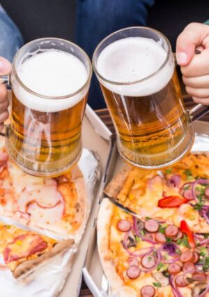 Pizza & bibita, il connubio pi&ugrave; amato dalle famiglie &egrave; sempre pi&ugrave; caro in Italia (+4,4% sul 2025)
