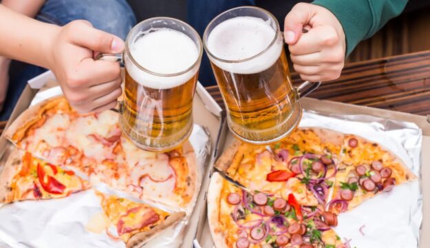 Pizza & bibita, il connubio pi&ugrave; amato dalle famiglie &egrave; sempre pi&ugrave; caro in Italia (+4,4% sul 2025)