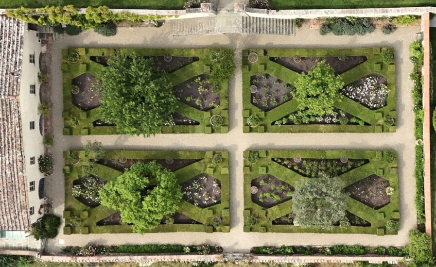 I Giardini di Villa Le Corti della storica cantina Principe Corsini aprono le porte in Chianti Classico 